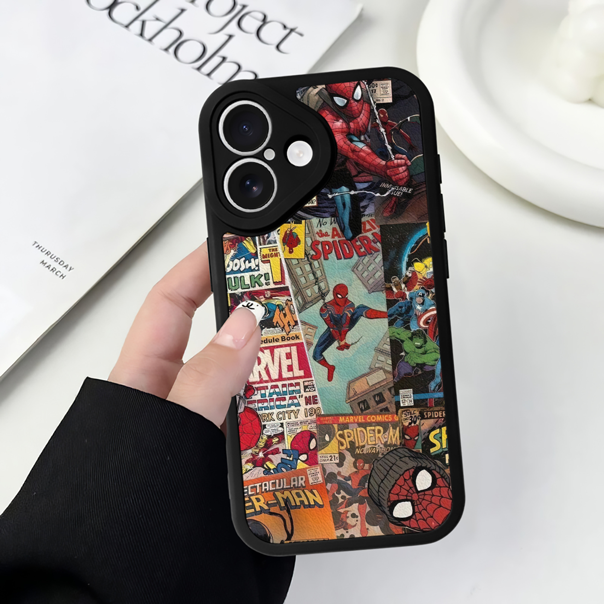 （画像用） Spider Man スパイダーマン 【iPhone 16シリーズ対応】シリコンスマホケース（レザー調） 材質：シリコン